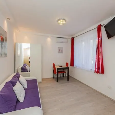 Nevenka Hotel 3*